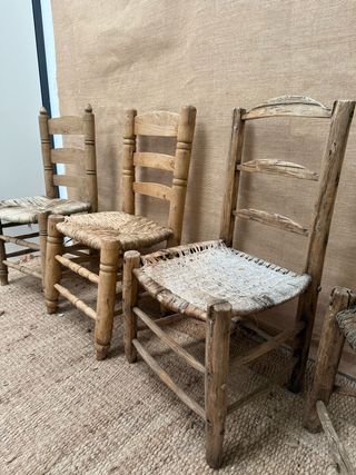 Conjunto de 4 antiguas sillas rústicas