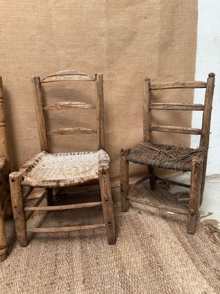 Conjunto de 4 antiguas sillas rústicas