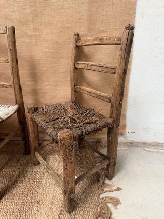 Conjunto de 4 antiguas sillas rústicas