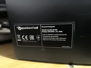 Ordenador con monitor de sobremesa basico.