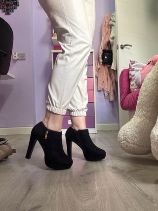 Botines negros de tacón