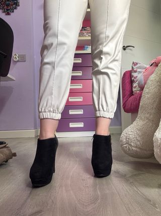 Botines negros de tacón