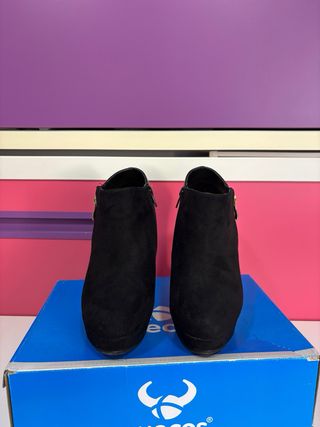 Botines negros de tacón