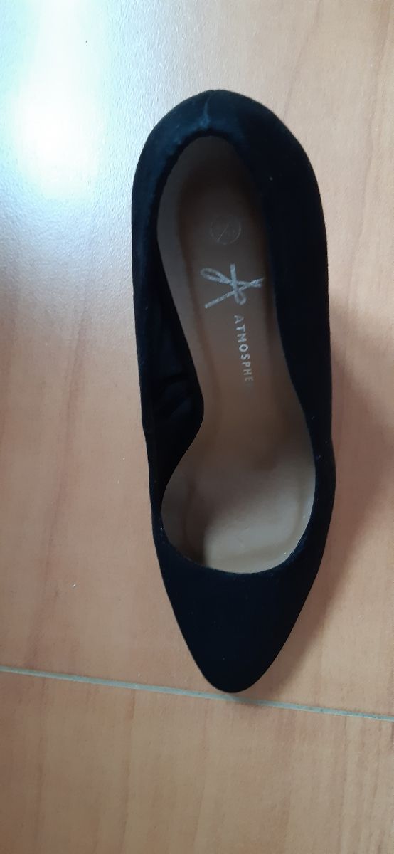 Zapato de tacón negro