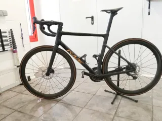 Bicicleta de carretera Isaac Boson 2024 Di2 12V