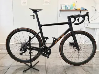 Bicicleta de carretera Isaac Boson 2024 Di2 12V