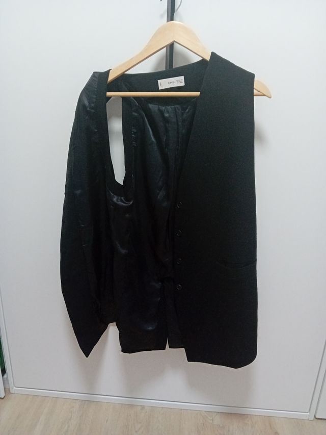 Chaleco negro  largo de mango