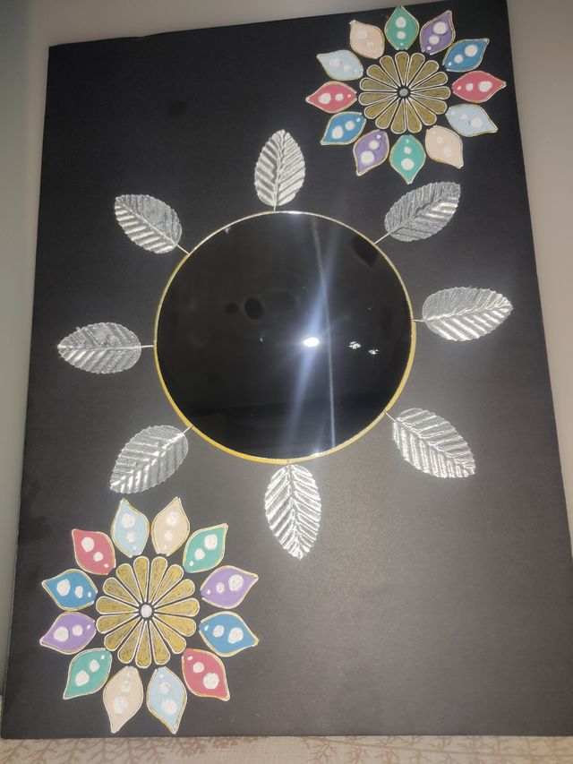 Lienzo con mandalas y espejo