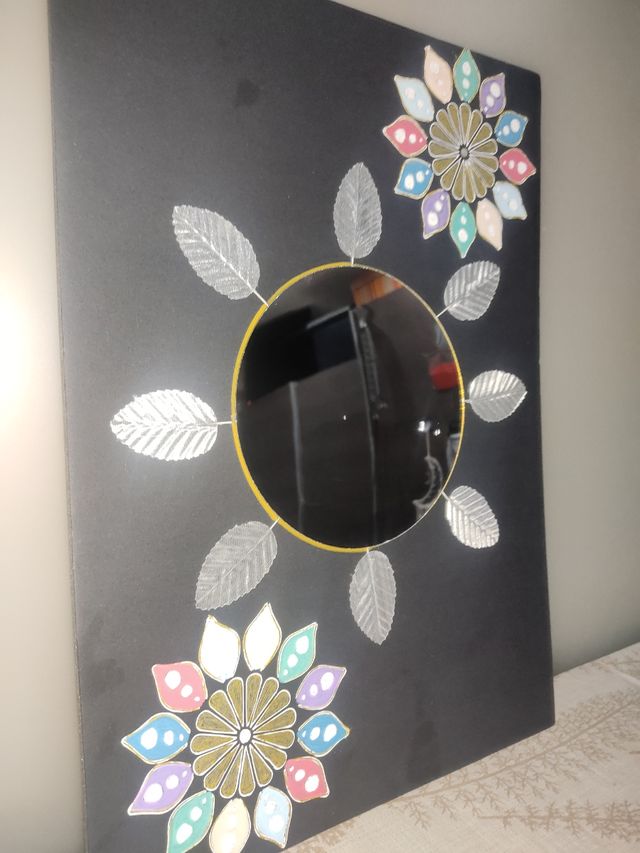 Lienzo con mandalas y espejo