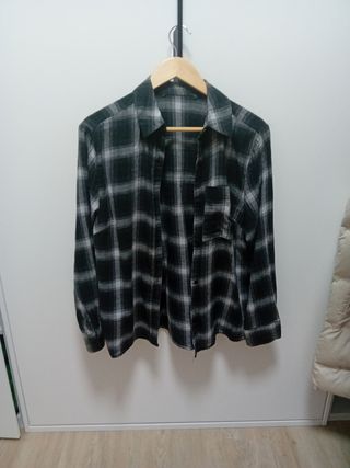 Camisa a cuadros negra