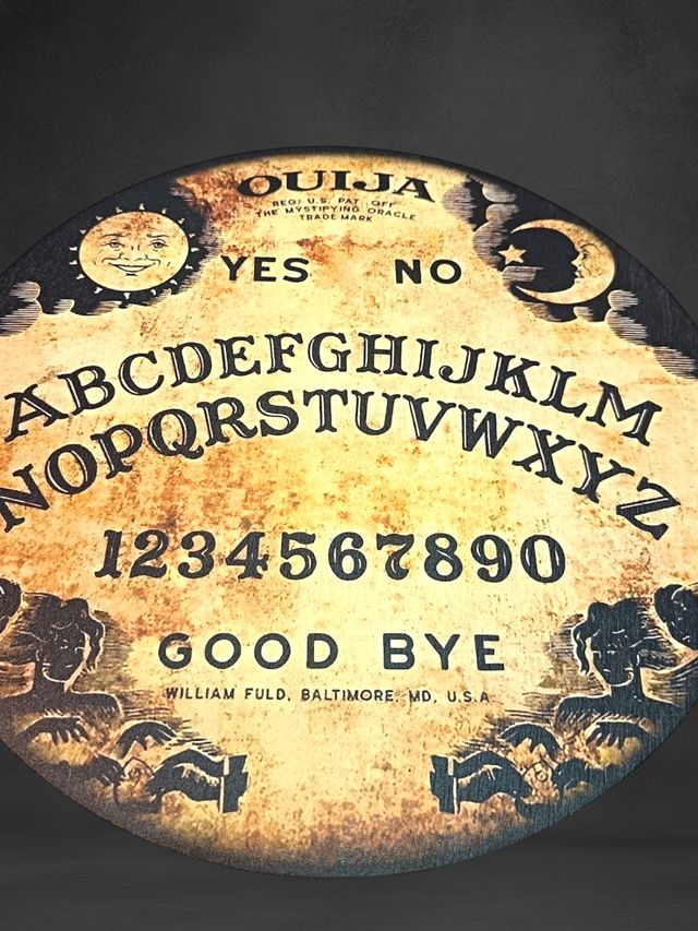 Tavola Ouija in legno, esoterismo