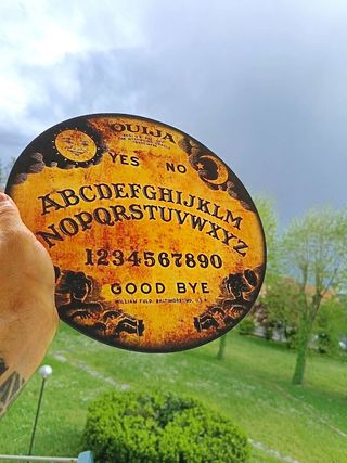 Tavola Ouija in legno, esoterismo