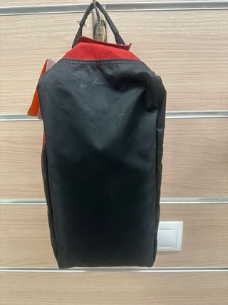 Bolsa entrenar. Zapatillera NIKE granate