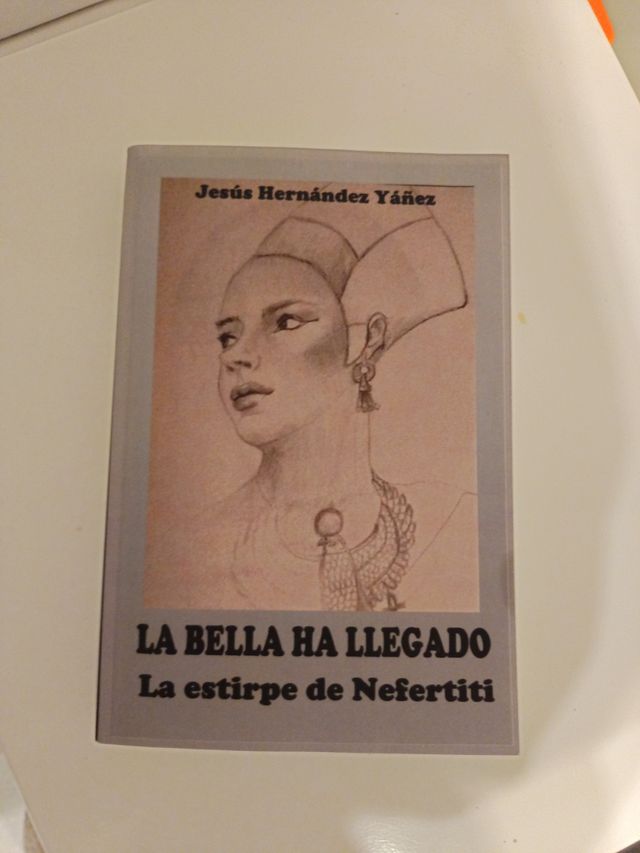 LA BELLA HA LLEGADO: La estirpe de Nefertiti (S...