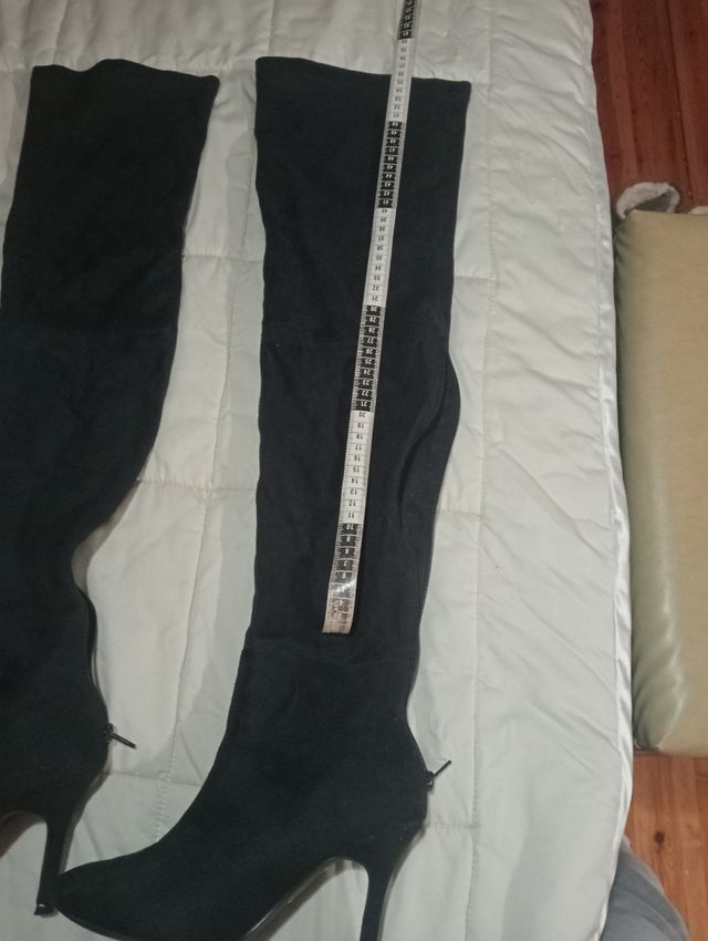 Botas negras de caña alta