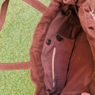 Bolso marrón, bordado. Con etiqueta.