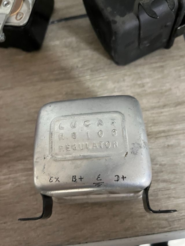 Reguladores 12v nuevos