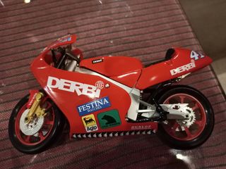 Motocicleta Derbi a escala 