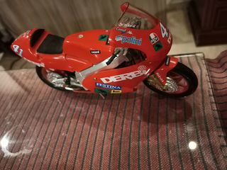 Motocicleta Derbi a escala 