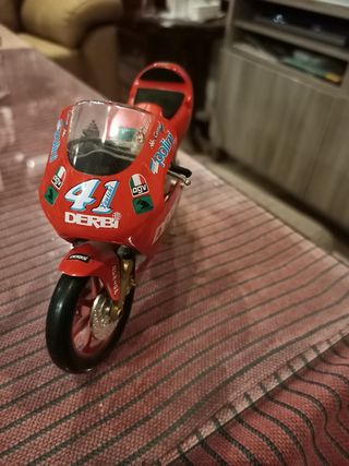 Motocicleta Derbi a escala 