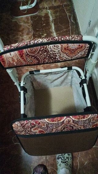 Andador con carro de compra