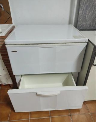 Congelador arcón grande, de la marca Haier.