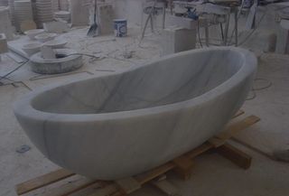 BAÑERA DE MARMOL BLANCO MACAEL VETEADO