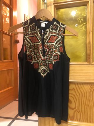 Preciosa camisa Étnica. Negra. HM. Nueva