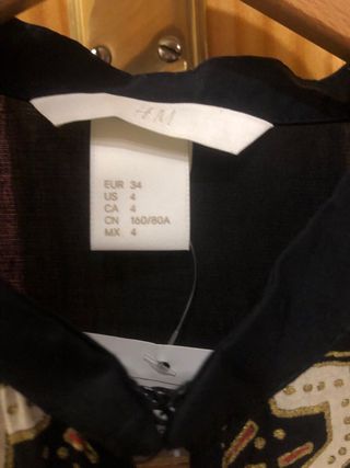 Preciosa camisa Étnica. Negra. HM. Nueva