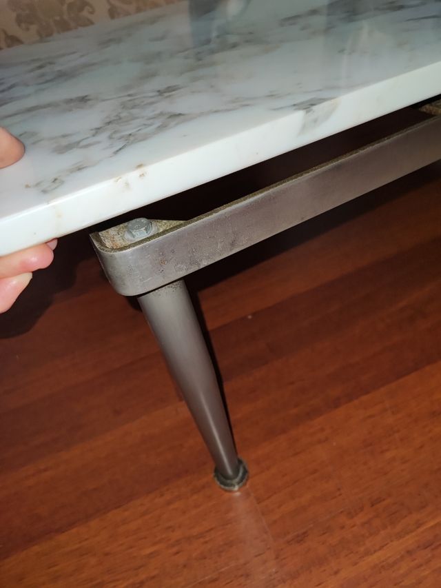 Mesa de mármol y hierro