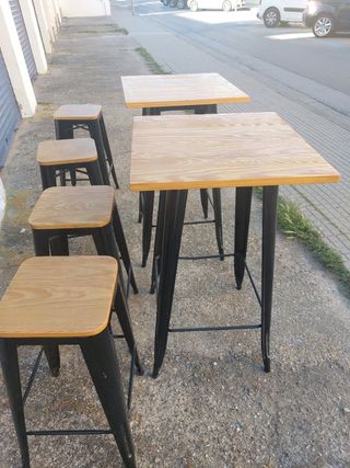 Mesas y taburetes