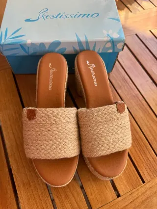 sandalias tipo zueco con plataforma