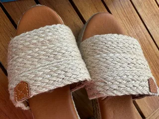 sandalias tipo zueco con plataforma