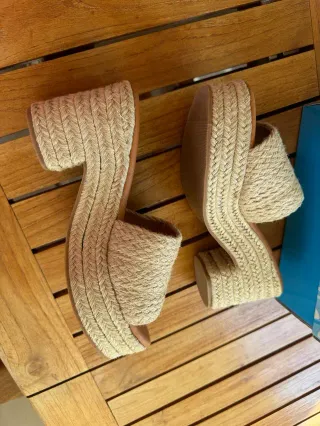 sandalias tipo zueco con plataforma