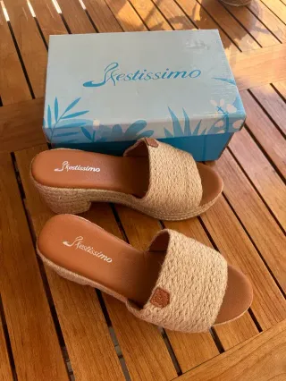 sandalias tipo zueco con plataforma