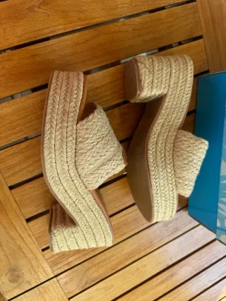 sandalias tipo zueco con plataforma