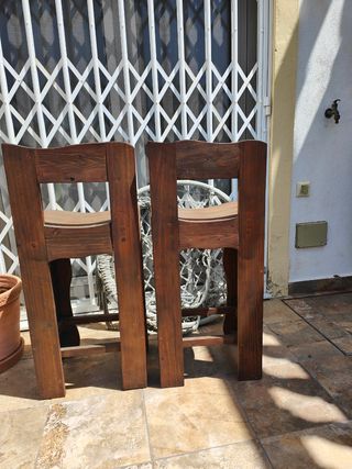 URGENTE - Dos taburetes altos