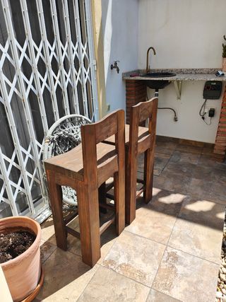 URGENTE - Dos taburetes altos