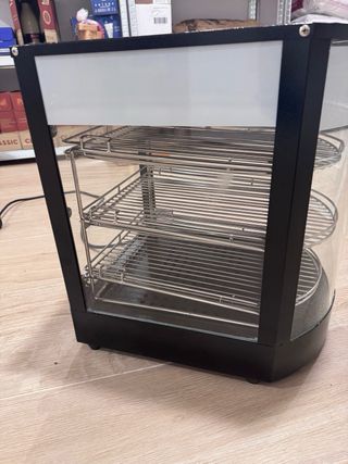 Vitrina caliete(NO BAJO PRECIO,TIENEUNMES DE USO)