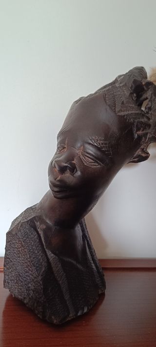 Figuras de madera de Ebano