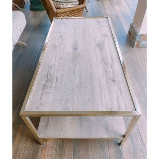 Mesa de latón y madera