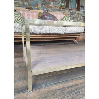 Mesa de latón y madera