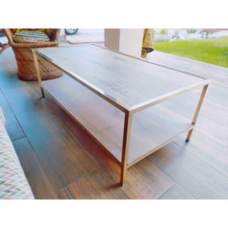 Mesa de latón y madera