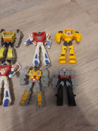 Set formato da 8 robot