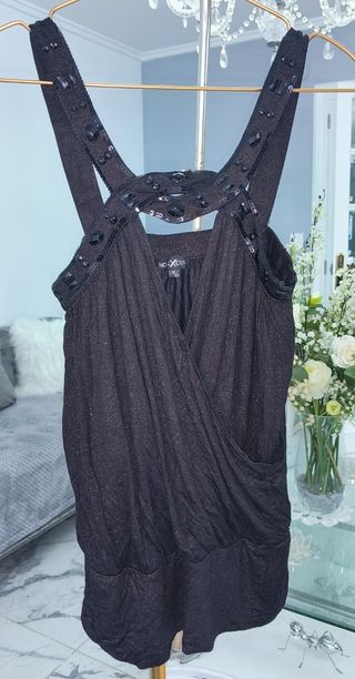 Top tirantes negro brillante con lenteju