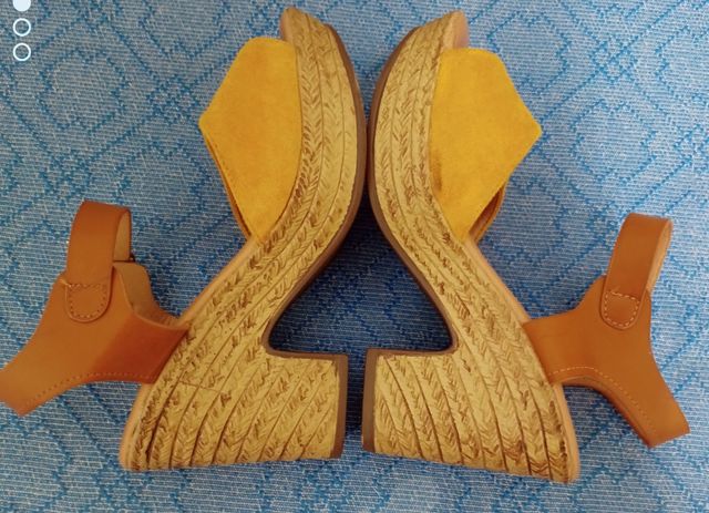 Sandalia de tacón tipo cuña T37