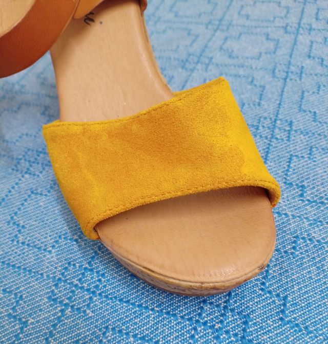 Sandalia de tacón tipo cuña T37