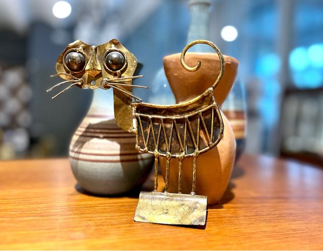 Piccola figura brutalista brutalista in ottone anni '70