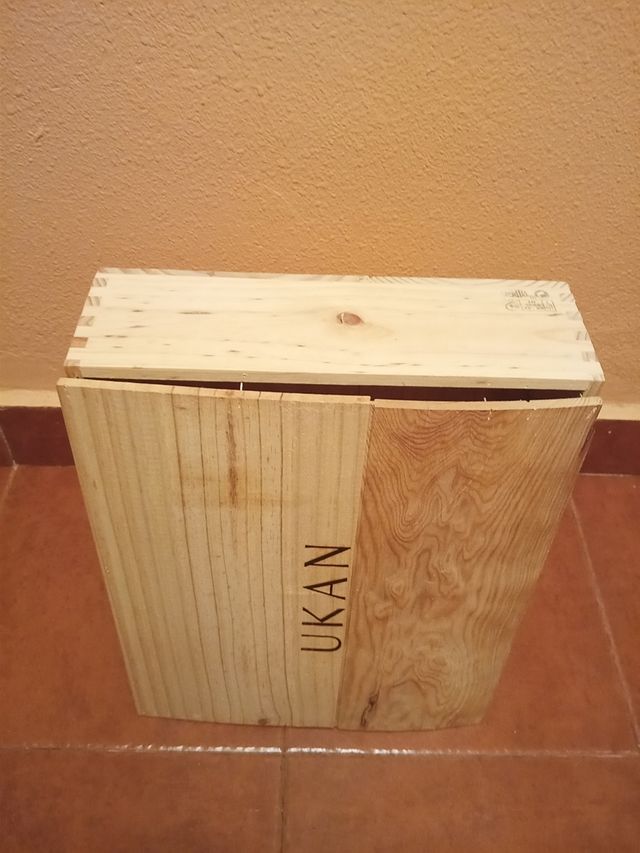 Scatola in legno di marca «Ukan»