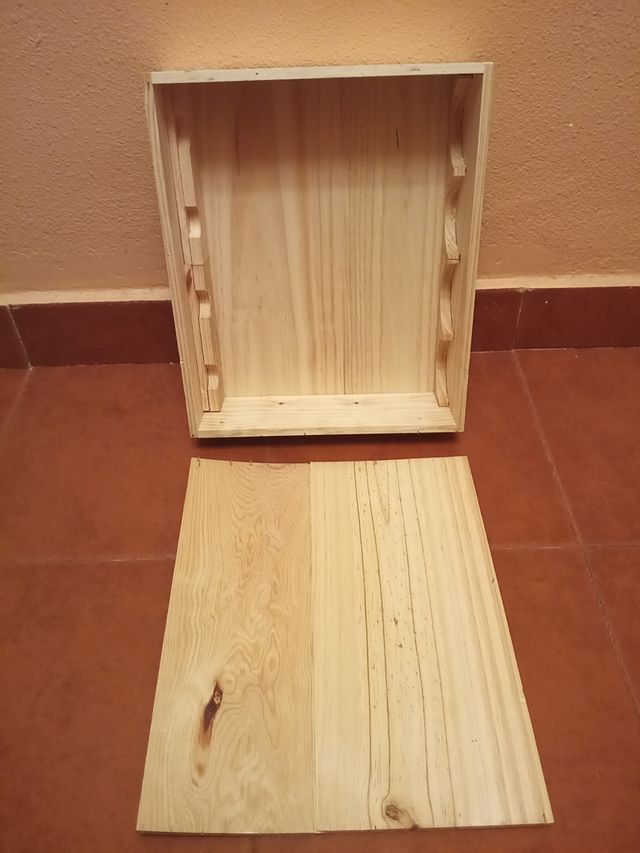 Scatola in legno di marca «Ukan»